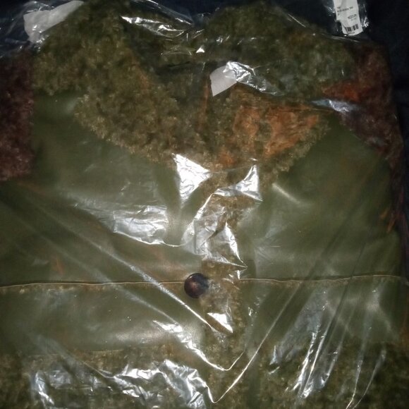 PLUS COMBO STYLE LONG PATENT TRENCH COAT WITH FUR TRIM ( BRAND NEW !!!!!! ) - Picture 7 of 7